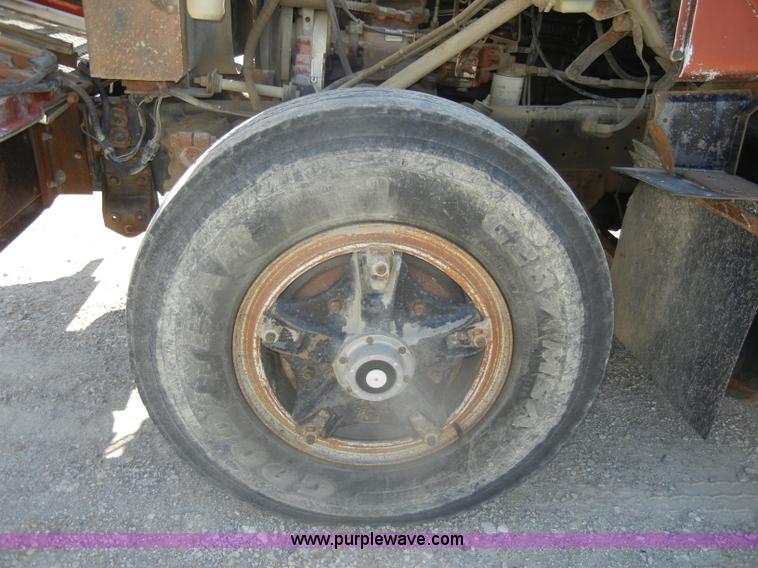 image for item D4416 1979 International F2575 semi truck