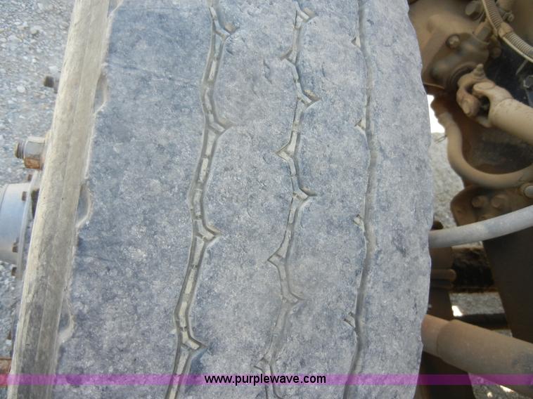 image for item D4416 1979 International F2575 semi truck