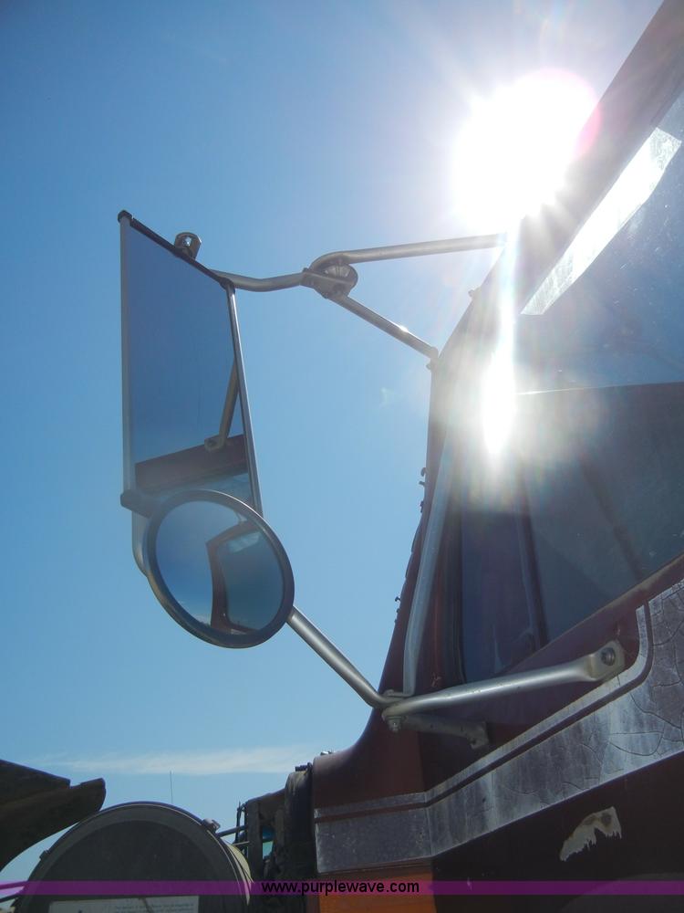 image for item D4416 1979 International F2575 semi truck