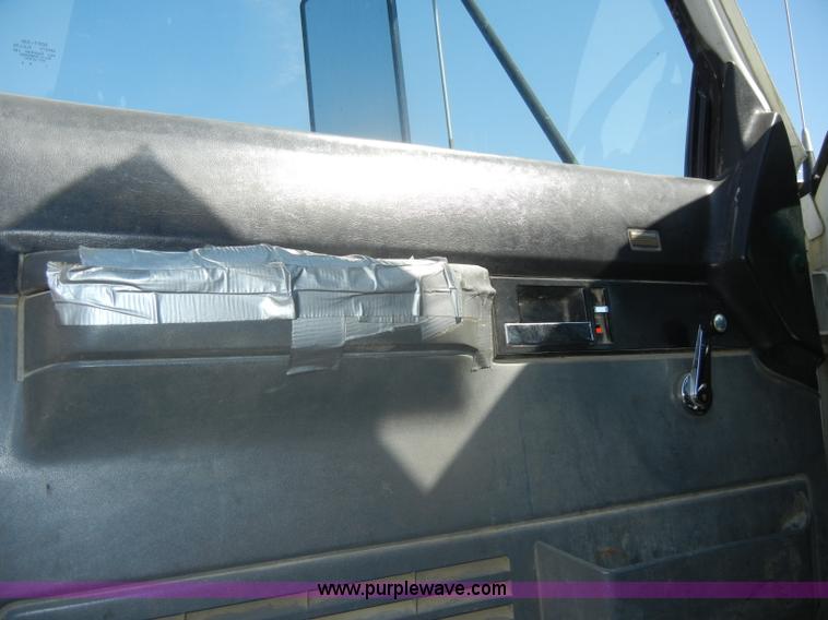 image for item D4417 1990 Chevrolet Kodiak dump truck