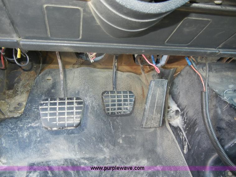 image for item D4417 1990 Chevrolet Kodiak dump truck