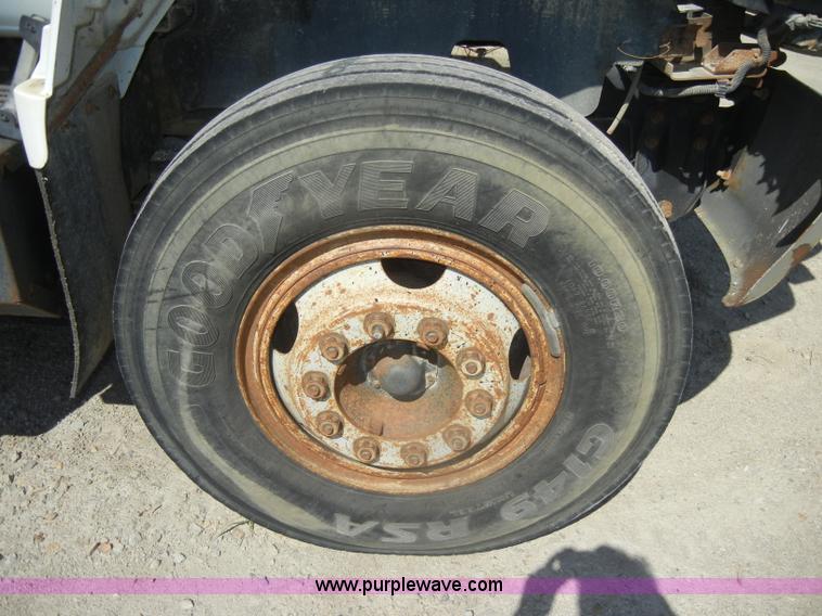 image for item D4417 1990 Chevrolet Kodiak dump truck