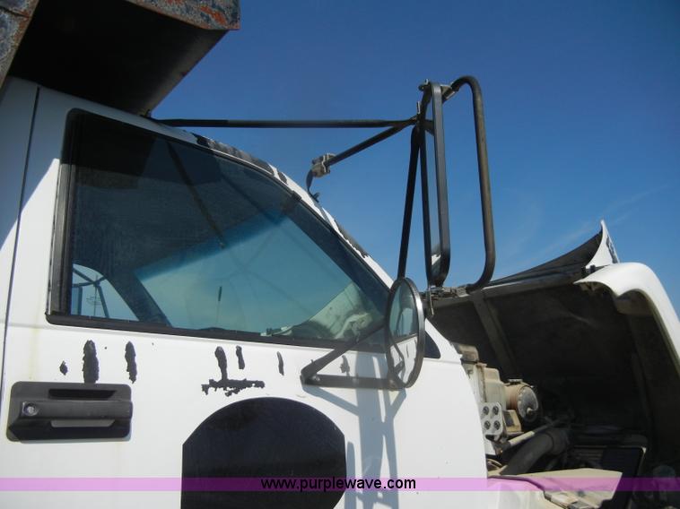 image for item D4417 1990 Chevrolet Kodiak dump truck