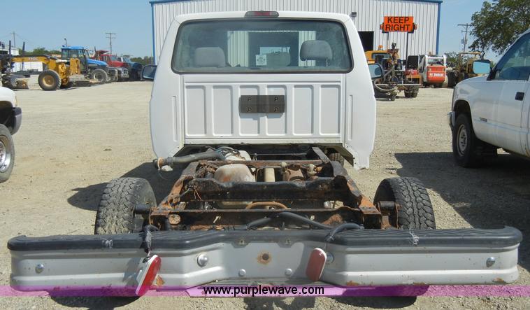 image for item D4419 1995 Ford F150 XL pickup truck cab and chassis