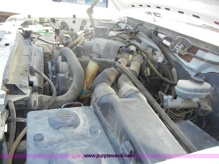 image for item D4419 1995 Ford F150 XL pickup truck cab and chassis