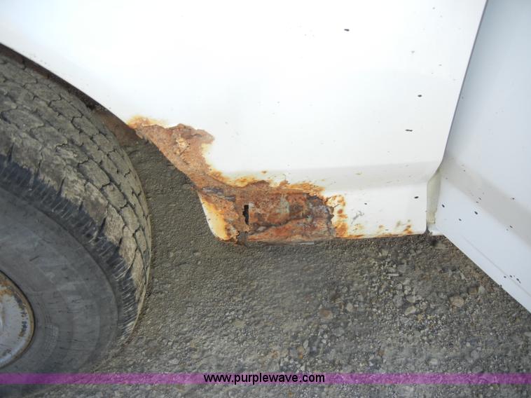 image for item D4419 1995 Ford F150 XL pickup truck cab and chassis