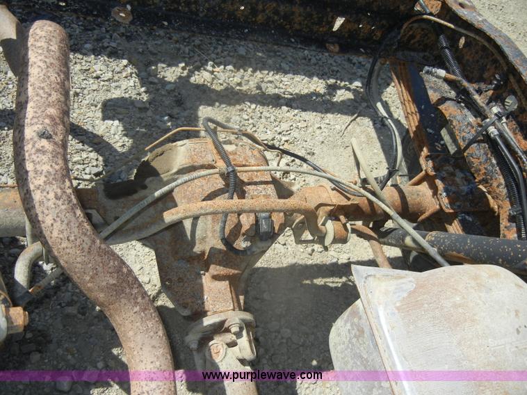 image for item D4419 1995 Ford F150 XL pickup truck cab and chassis