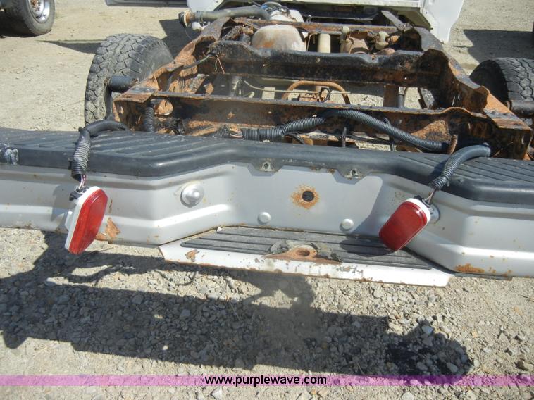 image for item D4419 1995 Ford F150 XL pickup truck cab and chassis