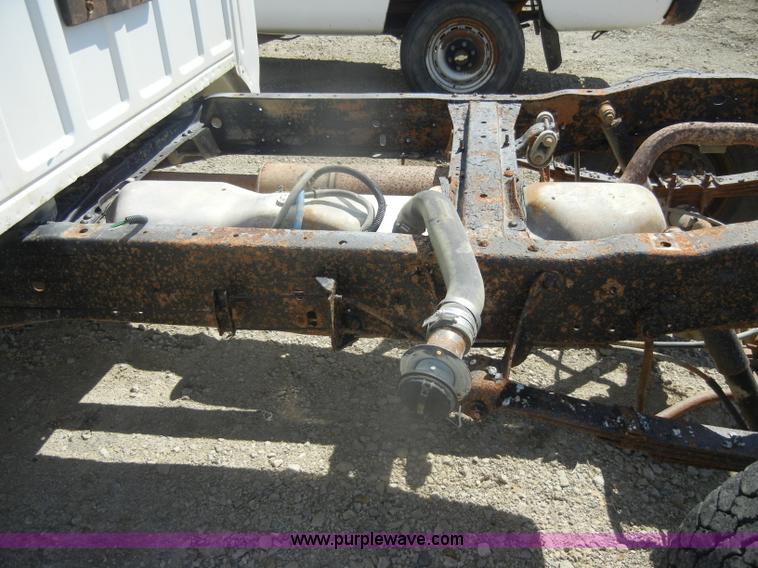 image for item D4419 1995 Ford F150 XL pickup truck cab and chassis