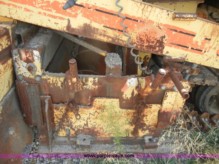 image for item D4423 1980 Blaw-Knox PF500 asphalt overlay machine