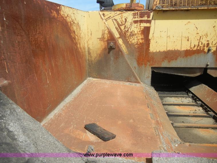 image for item D4423 1980 Blaw-Knox PF500 asphalt overlay machine