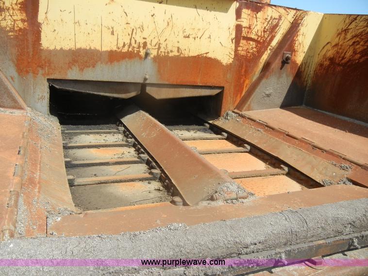 image for item D4423 1980 Blaw-Knox PF500 asphalt overlay machine