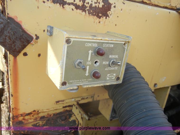 image for item D4423 1980 Blaw-Knox PF500 asphalt overlay machine