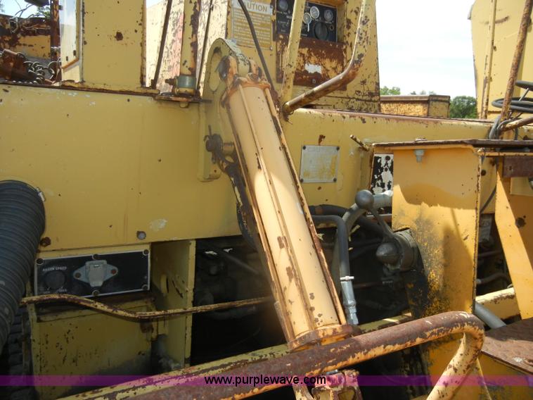 image for item D4423 1980 Blaw-Knox PF500 asphalt overlay machine