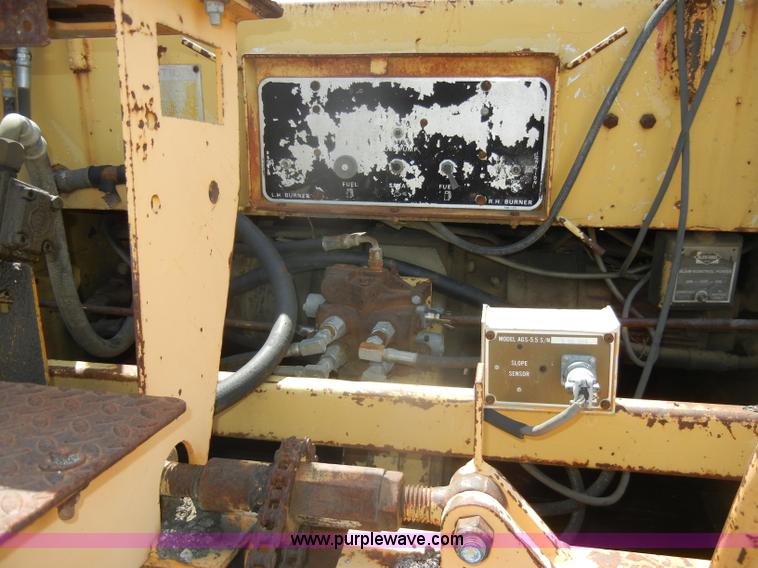 image for item D4423 1980 Blaw-Knox PF500 asphalt overlay machine