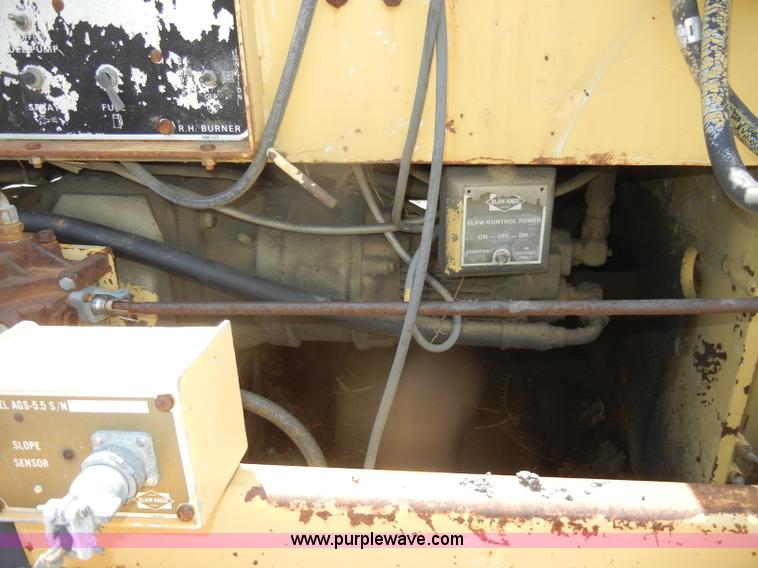 image for item D4423 1980 Blaw-Knox PF500 asphalt overlay machine