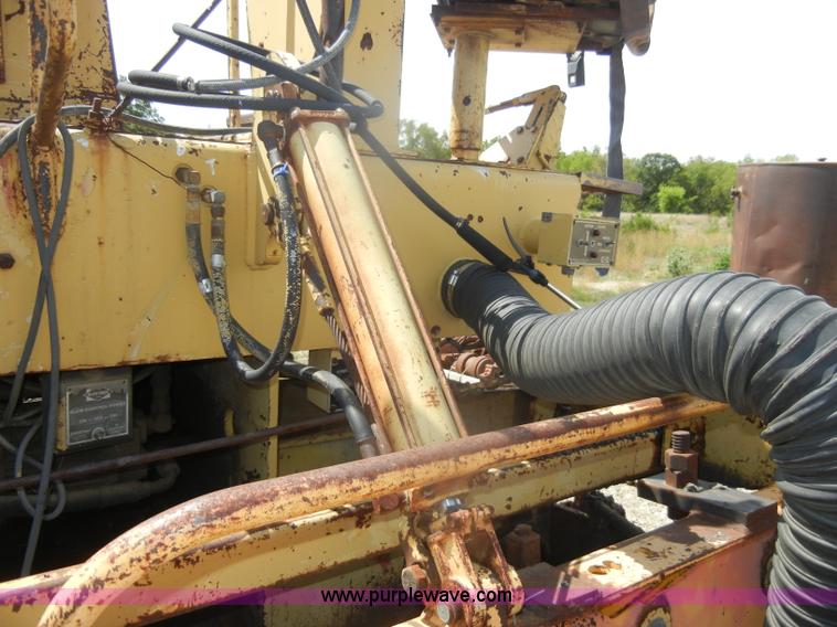 image for item D4423 1980 Blaw-Knox PF500 asphalt overlay machine