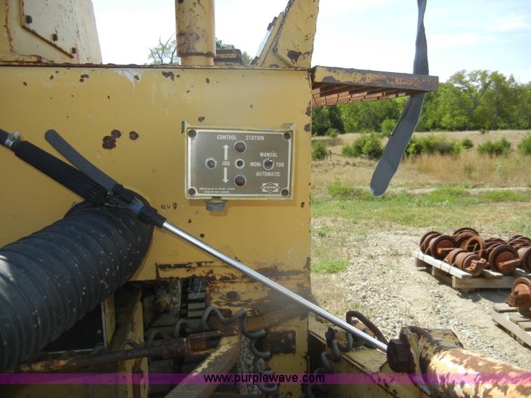 image for item D4423 1980 Blaw-Knox PF500 asphalt overlay machine