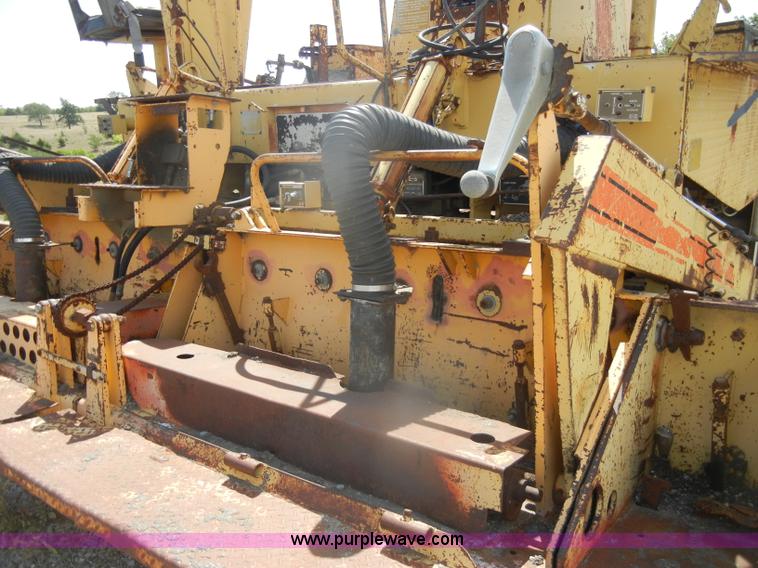 image for item D4423 1980 Blaw-Knox PF500 asphalt overlay machine