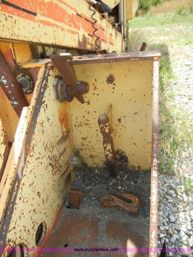 image for item D4423 1980 Blaw-Knox PF500 asphalt overlay machine