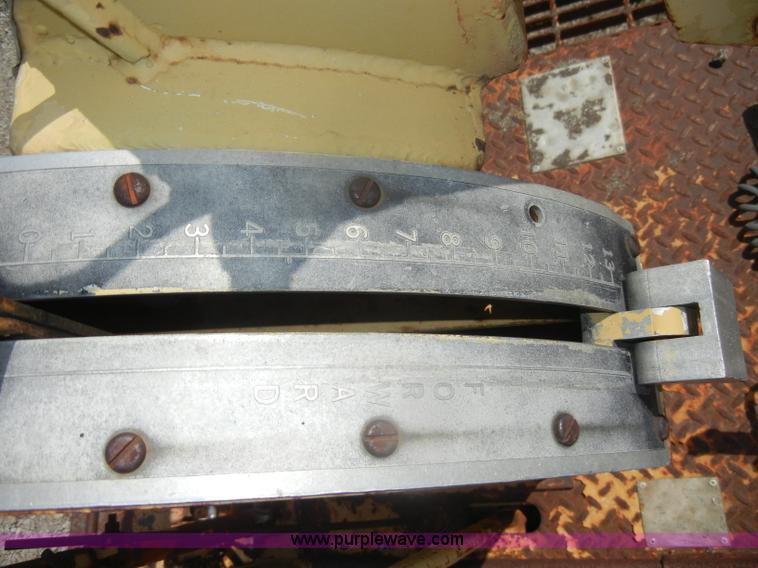 image for item D4423 1980 Blaw-Knox PF500 asphalt overlay machine