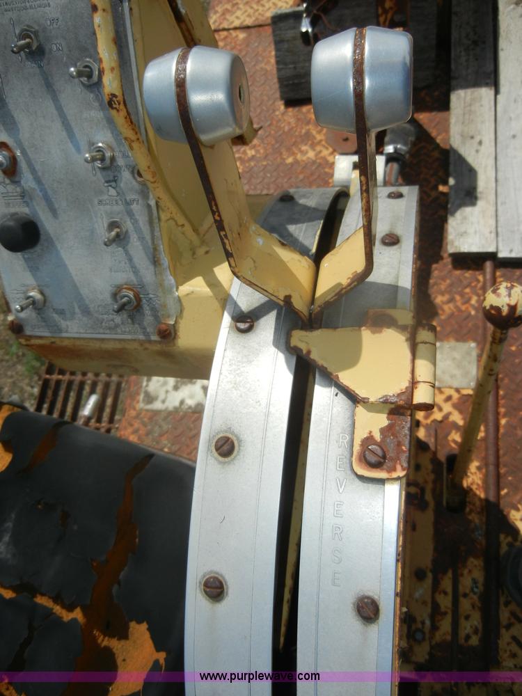 image for item D4423 1980 Blaw-Knox PF500 asphalt overlay machine