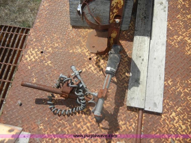 image for item D4423 1980 Blaw-Knox PF500 asphalt overlay machine