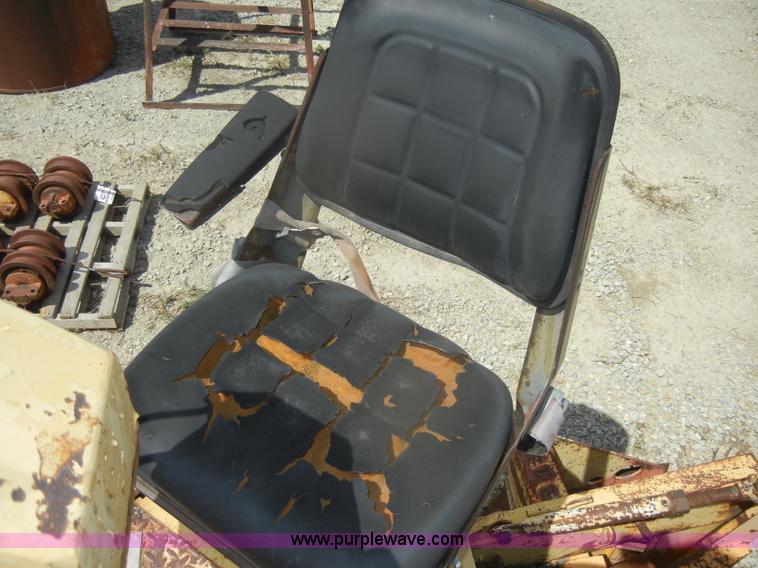 image for item D4423 1980 Blaw-Knox PF500 asphalt overlay machine