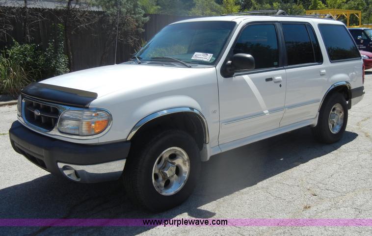 image for item D4463 1999 Ford Explorer XLT SUV