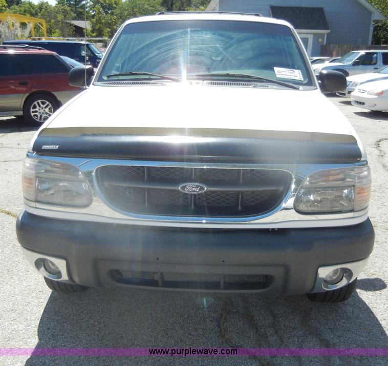 image for item D4463 1999 Ford Explorer XLT SUV