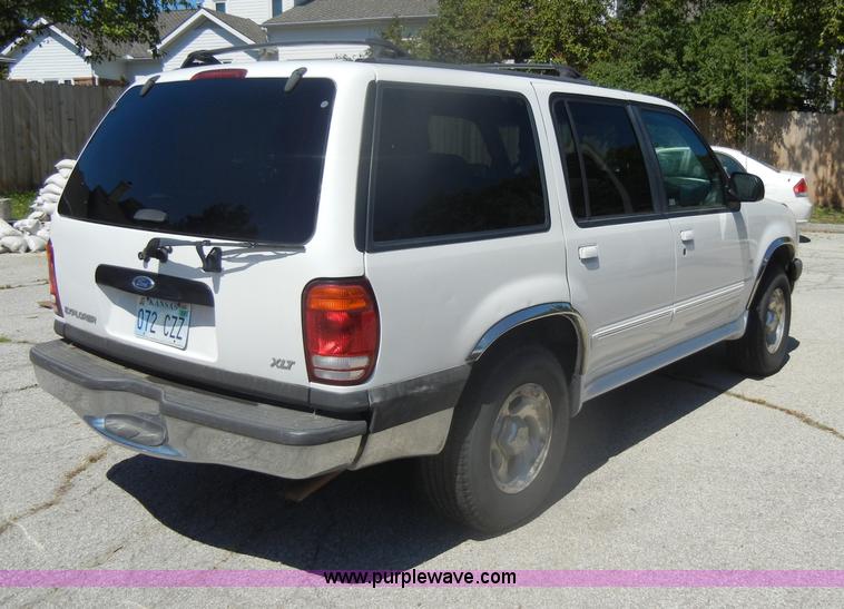 image for item D4463 1999 Ford Explorer XLT SUV