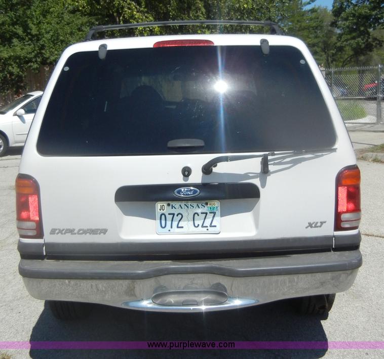 image for item D4463 1999 Ford Explorer XLT SUV