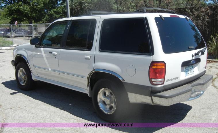 image for item D4463 1999 Ford Explorer XLT SUV