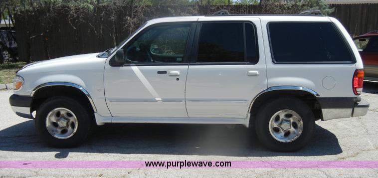 image for item D4463 1999 Ford Explorer XLT SUV