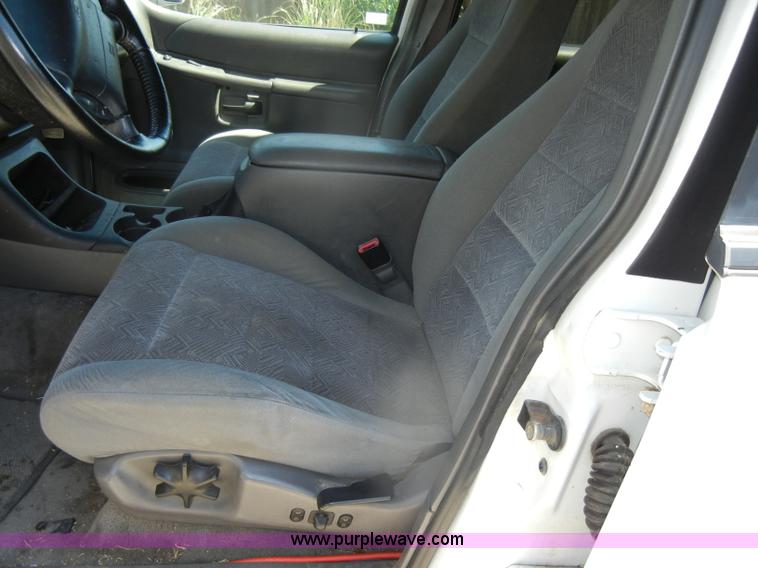 image for item D4463 1999 Ford Explorer XLT SUV