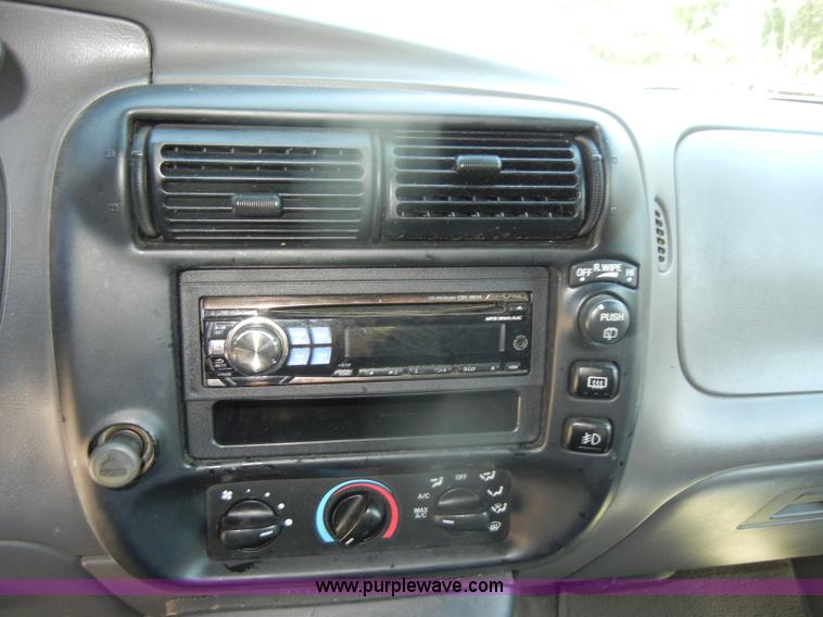 image for item D4463 1999 Ford Explorer XLT SUV