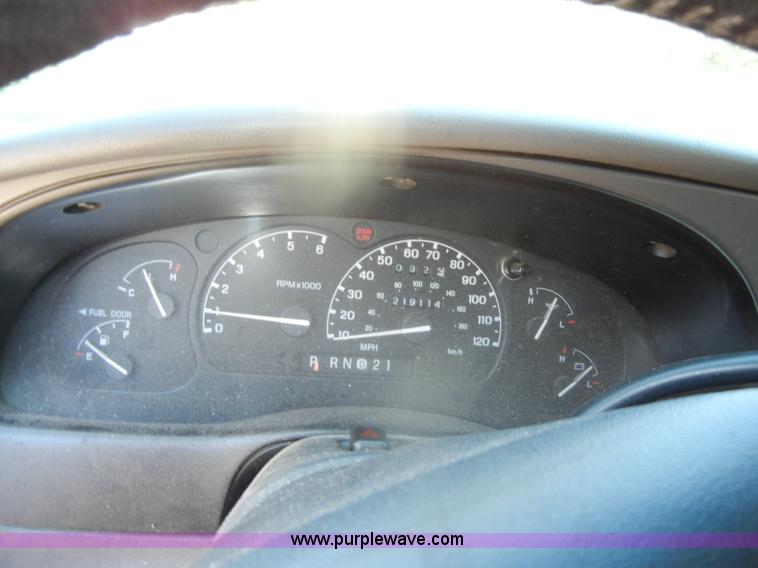 image for item D4463 1999 Ford Explorer XLT SUV