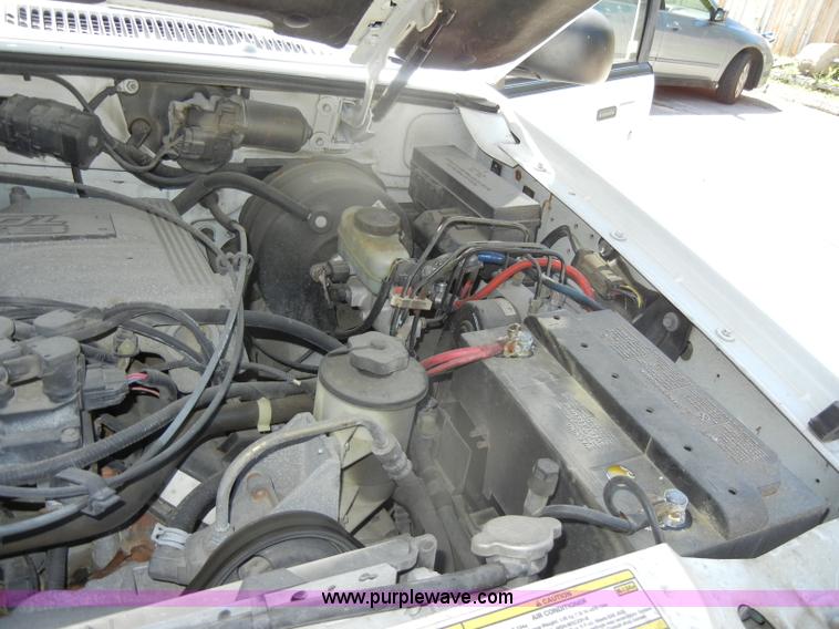 image for item D4463 1999 Ford Explorer XLT SUV