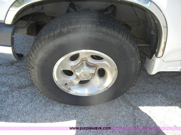 image for item D4463 1999 Ford Explorer XLT SUV