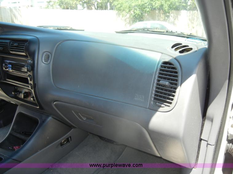 image for item D4463 1999 Ford Explorer XLT SUV