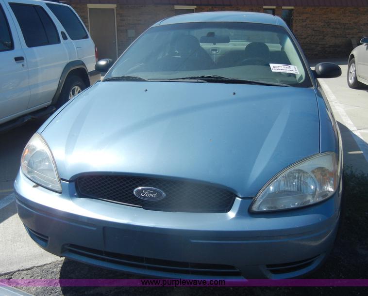 image for item D4476 2006 Ford Taurus SE