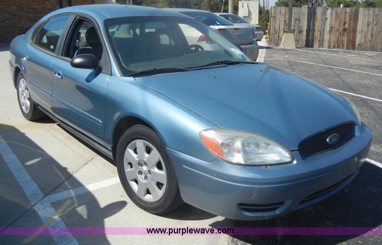 image for item D4476 2006 Ford Taurus SE