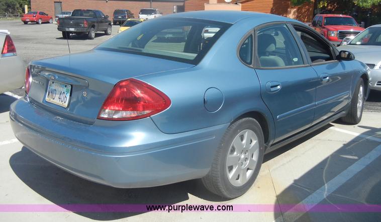 image for item D4476 2006 Ford Taurus SE
