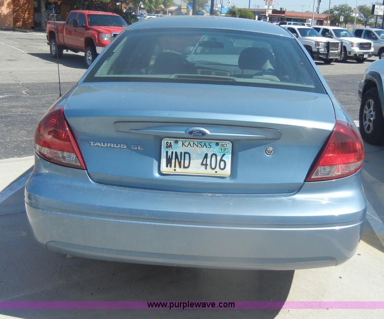 image for item D4476 2006 Ford Taurus SE