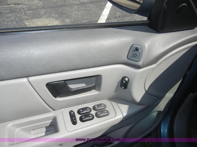 image for item D4476 2006 Ford Taurus SE