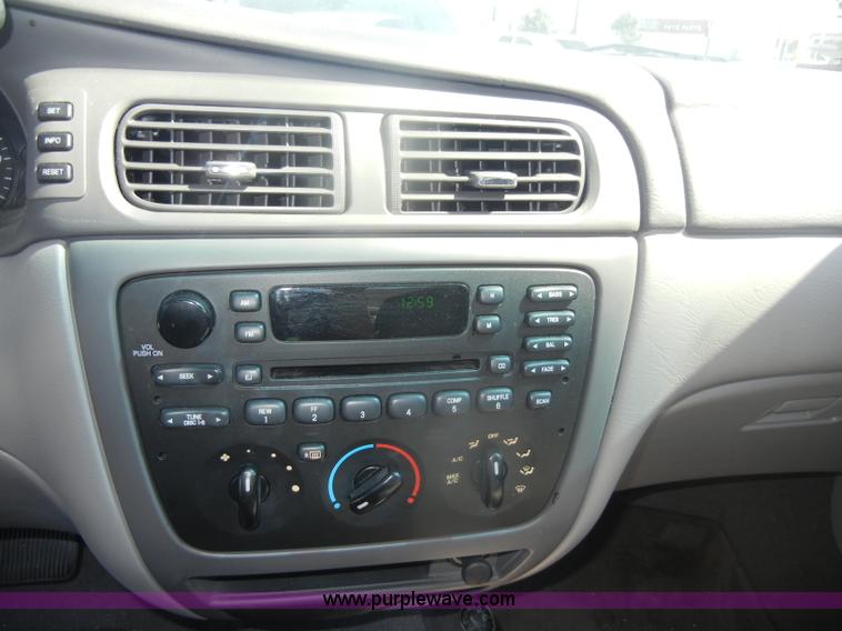 image for item D4476 2006 Ford Taurus SE