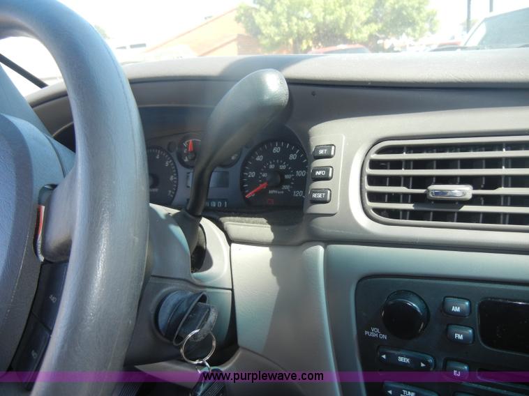 image for item D4476 2006 Ford Taurus SE