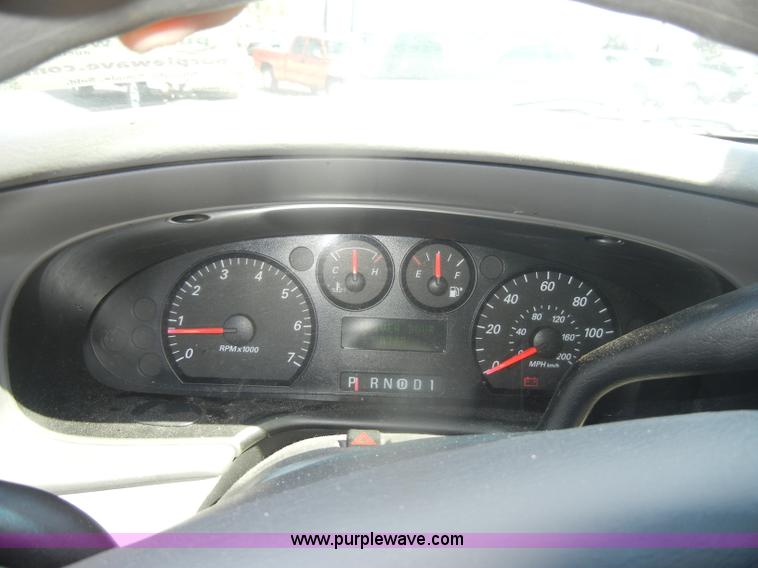 image for item D4476 2006 Ford Taurus SE