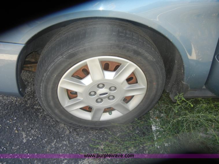 image for item D4476 2006 Ford Taurus SE