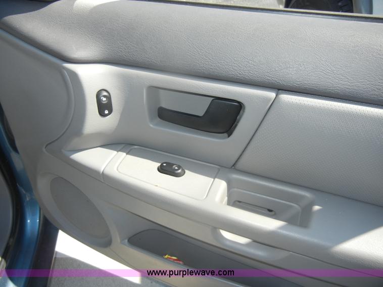 image for item D4476 2006 Ford Taurus SE